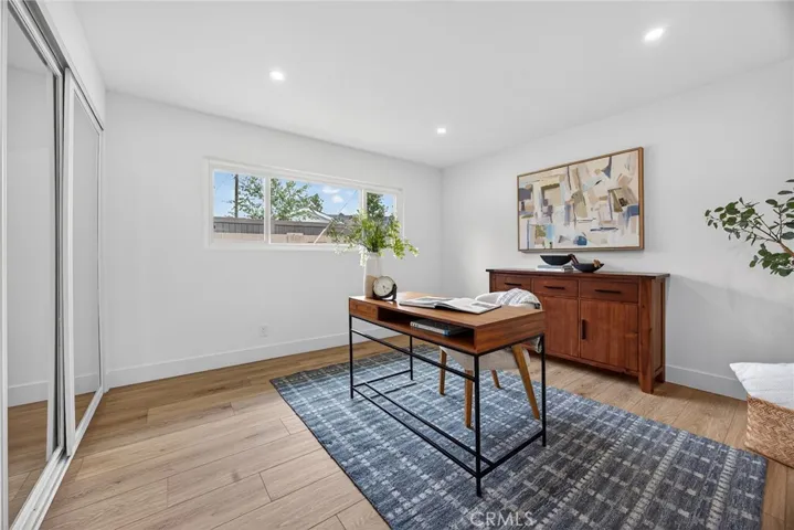 Large 5th Bedroom / Office