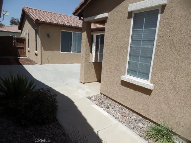 Private side patio