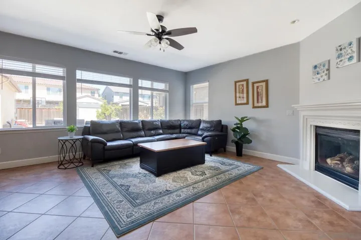 2376 Shire Way, Oakdale, California 95361