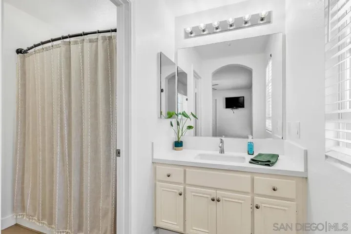 10836 Stoney Creek Ct., Santee, California 92071