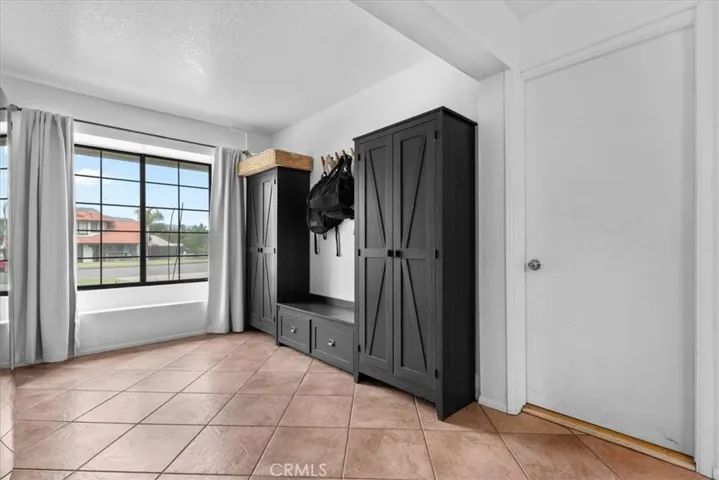 mud room opposite view