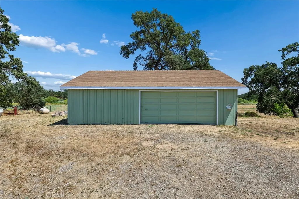 Detached Garage