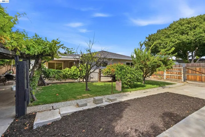 1401 Monterey Dr, Antioch, California 94509