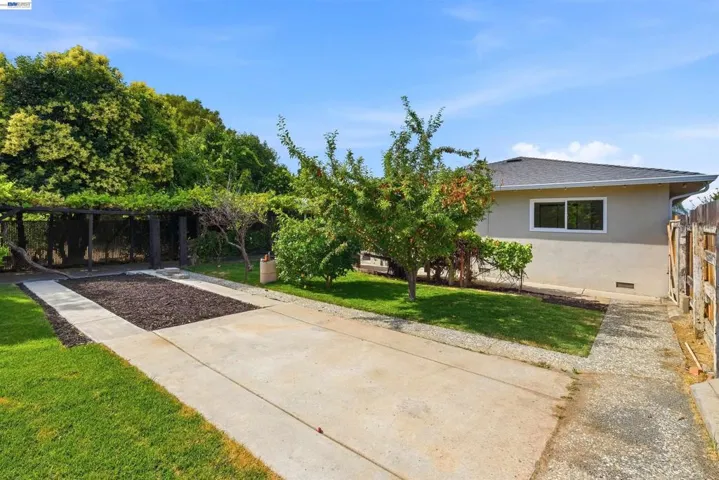 1401 Monterey Dr, Antioch, California 94509