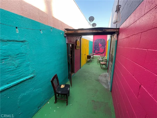 8554 Washington, Culver City, California 90232