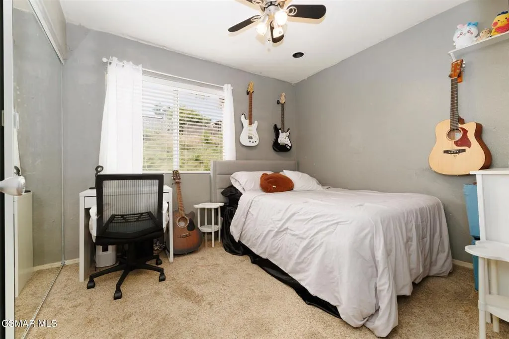 2nd Bed Overlooking Greenspace and Hill