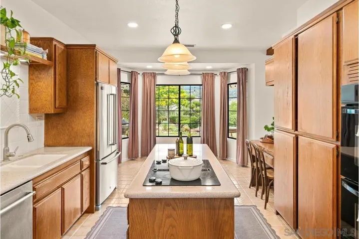 1421 Blue Lilac, Alpine, California 91901