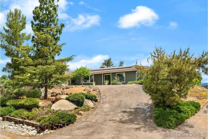 1421 Blue Lilac, Alpine, California 91901
