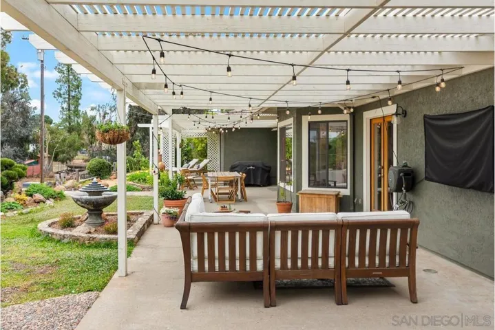 1421 Blue Lilac, Alpine, California 91901