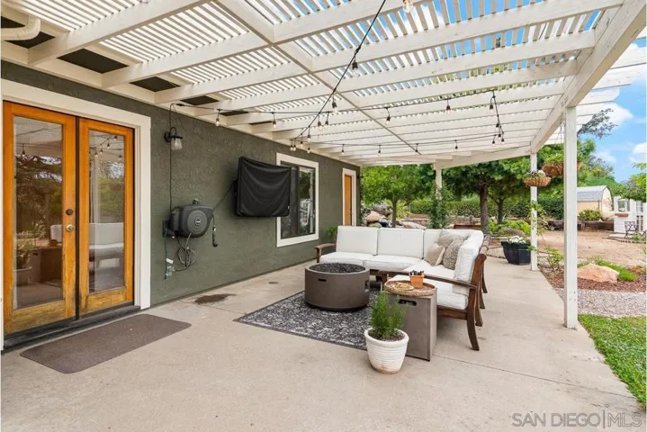 1421 Blue Lilac, Alpine, California 91901