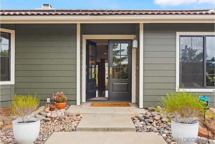 1421 Blue Lilac, Alpine, California 91901