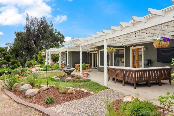 1421 Blue Lilac, Alpine, California 91901