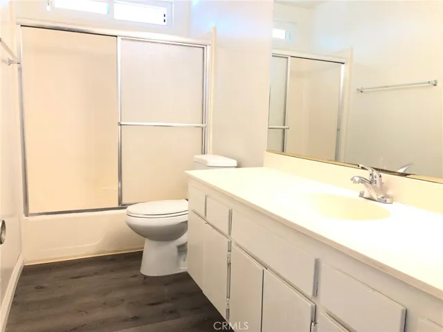 Unit #4 bathroom