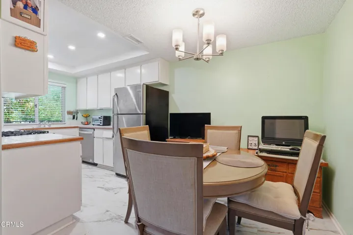 408 BURCHETT ST #3.KITCHEN AND DINING AR