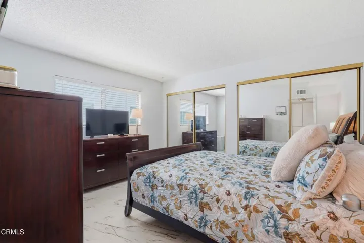408 BURCHETT ST #3.BEDROOM & closets.5-2