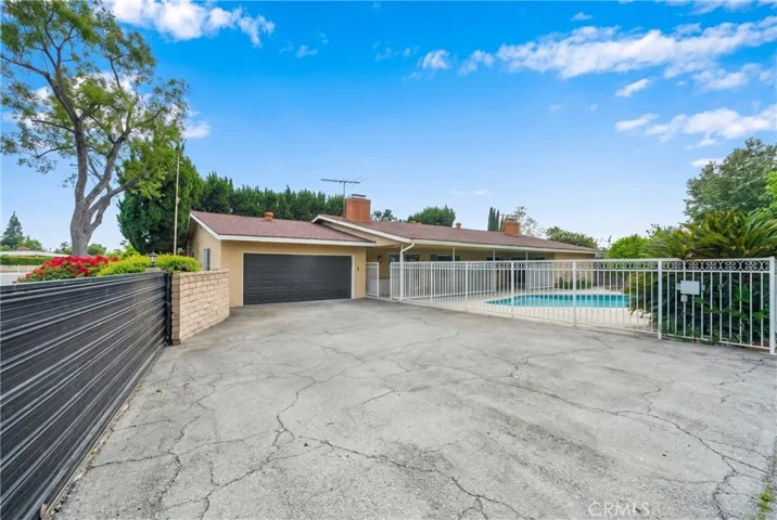 Gated Driveway & RV Parking