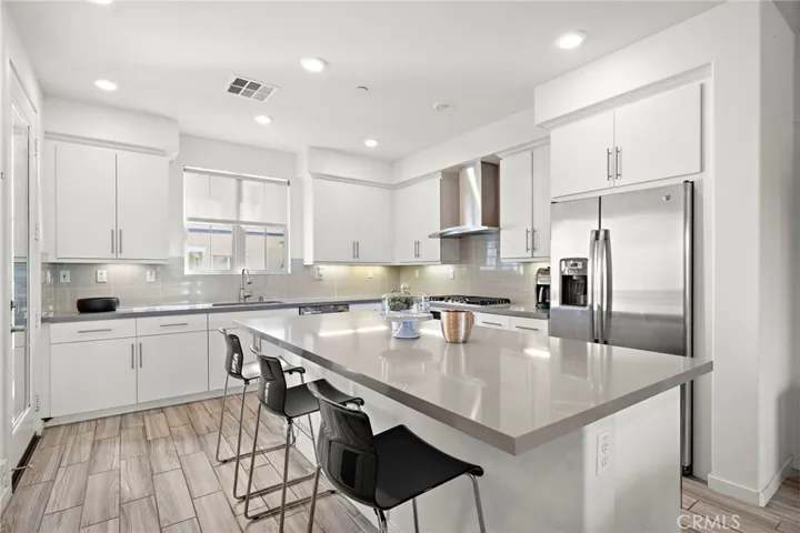 Welcome to 144 Paramount, Irvine.
Village of Great Park.