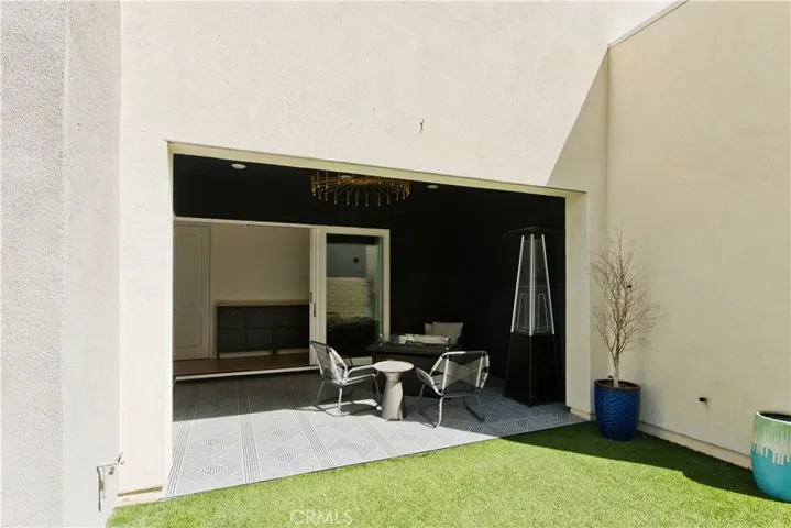 California Room & Yard