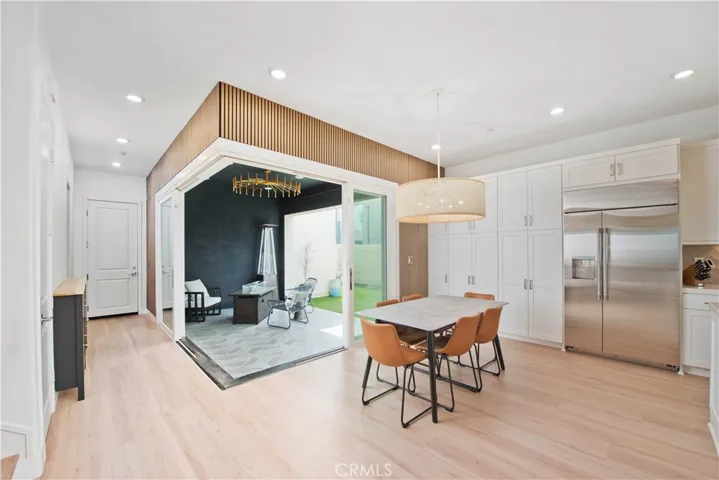 Dining Area & Indoor/Outdoor Living