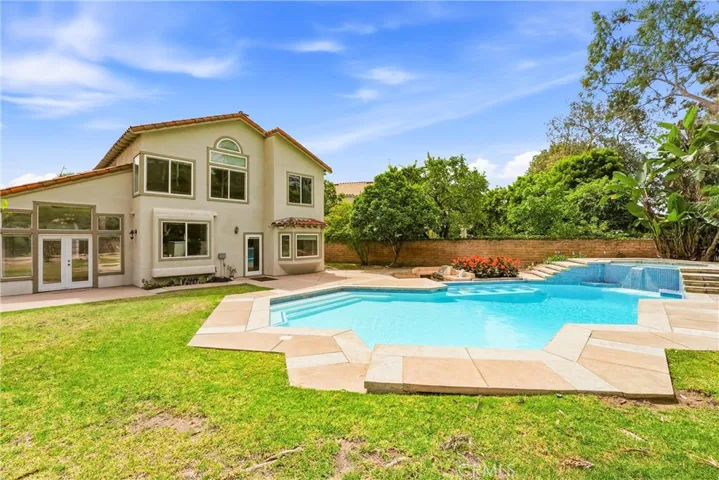 23302 Vista Carillo, Laguna Niguel, California 92677