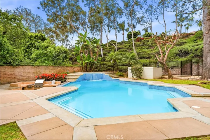 23302 Vista Carillo, Laguna Niguel, California 92677