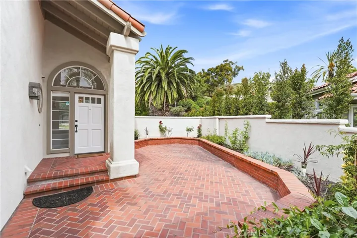 23302 Vista Carillo, Laguna Niguel, California 92677
