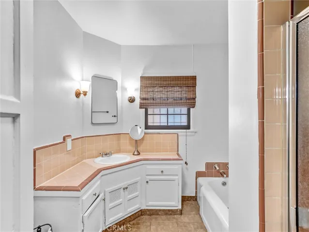 9647 S Harvard, Los Angeles, California 90047