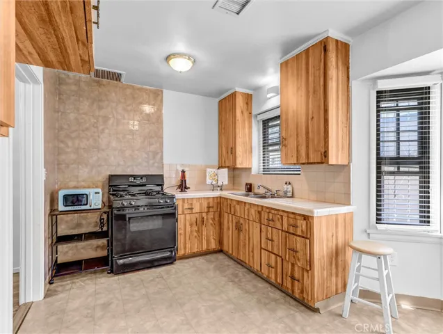 9647 S Harvard, Los Angeles, California 90047