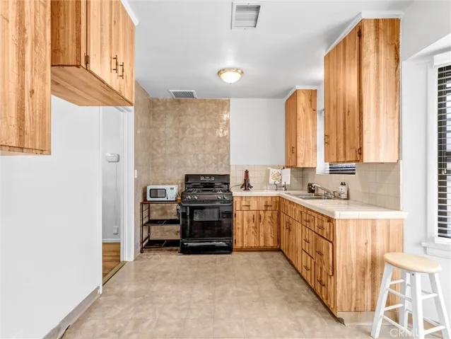 9647 S Harvard, Los Angeles, California 90047