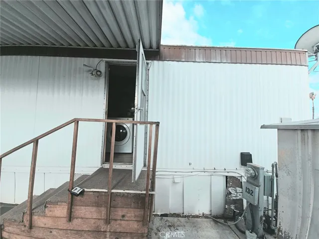 Carport side entrance