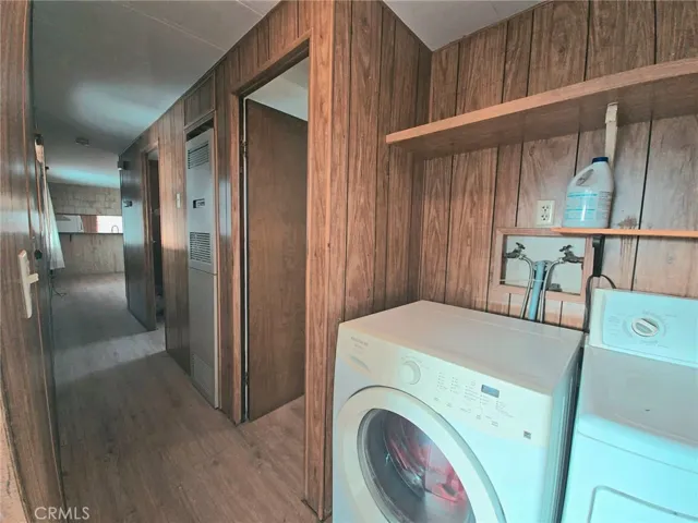 Hallway-access to laundryroom