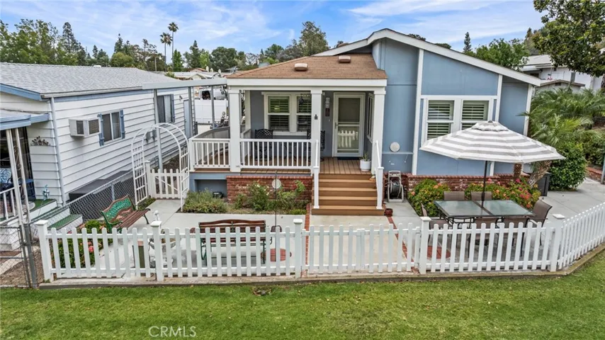 Beautiful Front Yard! 1366 Woodbrook Way