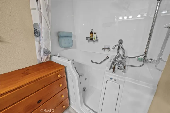 Primary Bathroom Custom Walk-in Jetted Tub/shower - 1366 Woodbrook Way