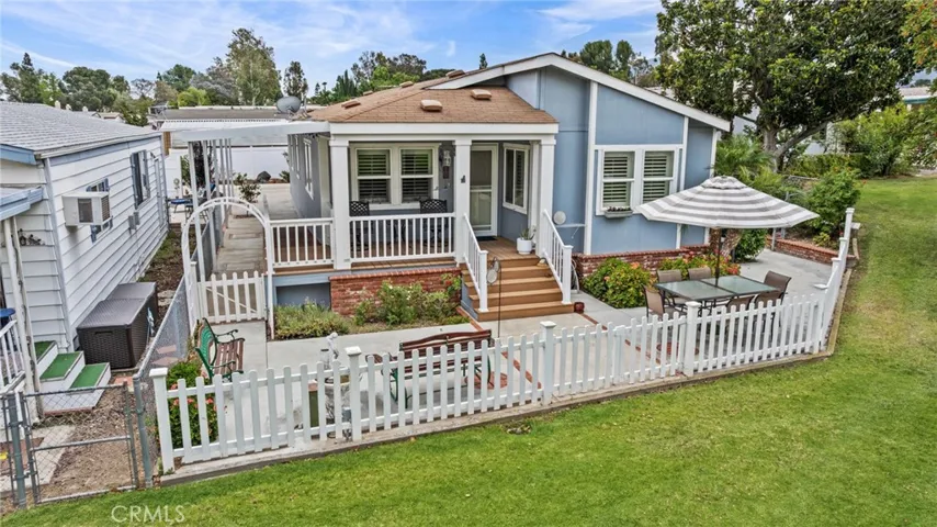 Beautiful Front Yard! 1366 Woodbrook Way