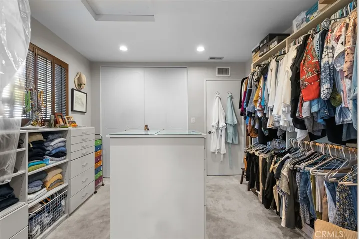Primary suite Walk-in Closet