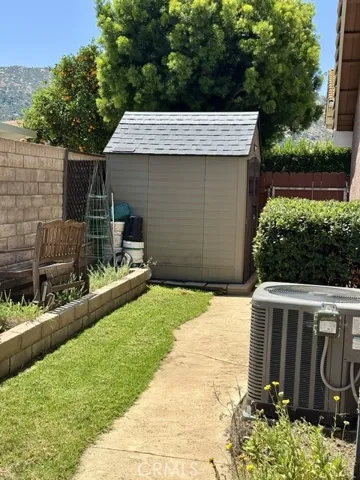 Gated Side Yard!