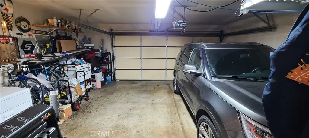 2 Car Garage (attached)