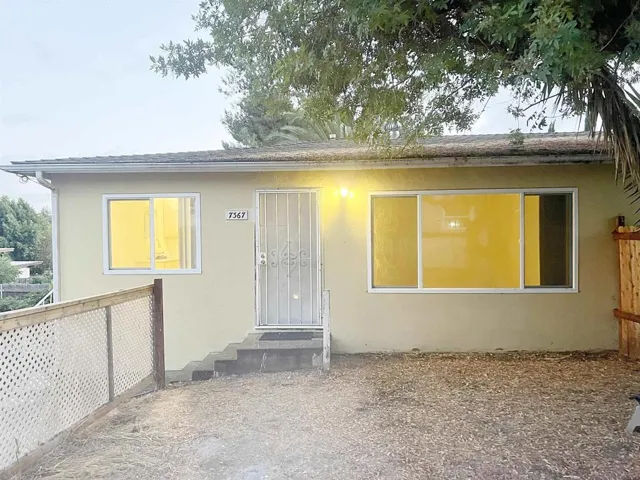 FRONT OF UNIT 7567