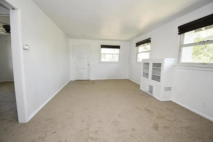 LARGE LIVING ROOM IN MAIN HOUSE