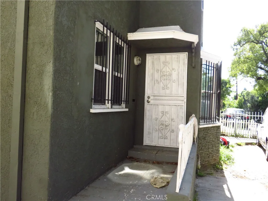 FRONT DOOR DOWNSTAIRS UNIT