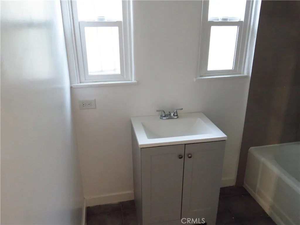 BATHROOM DOWNSTAIRS UNIT