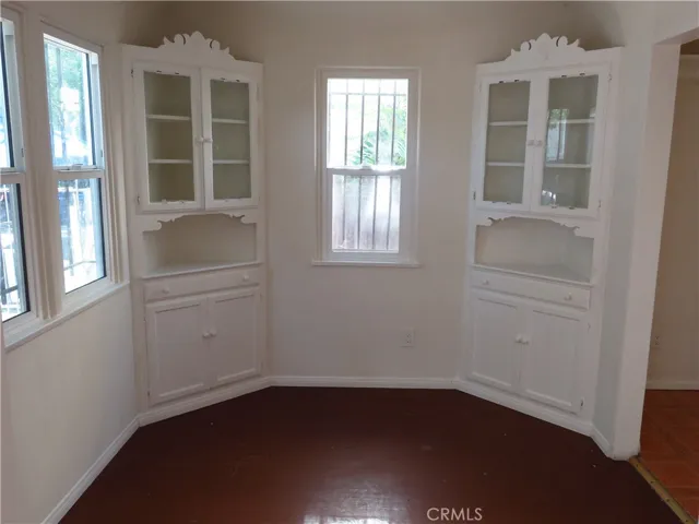 DINING ARE DOWNSTAIRS UNIT
