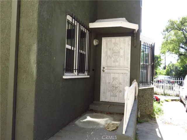 FRONT DOOR DOWNSTAIRS UNIT