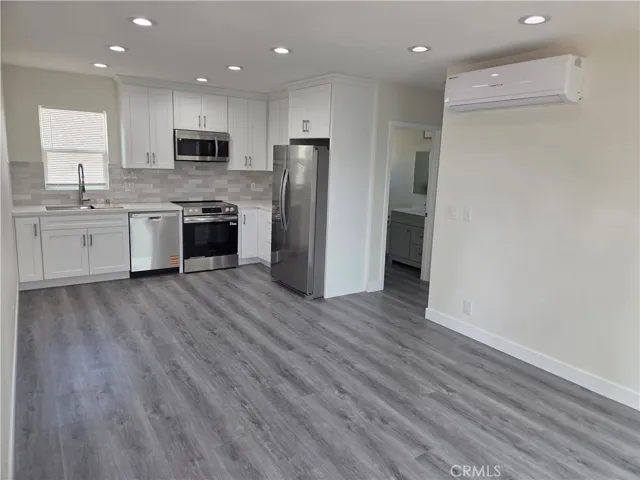 Large open spaced Kitchen- with brand new appliances!