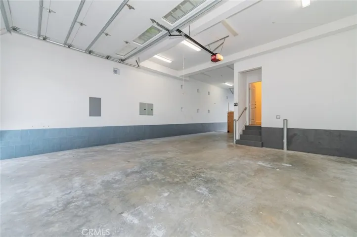 4 Car Garage / RV