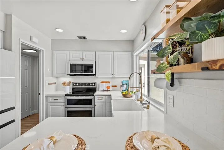 16624 Nearview, Canyon Country, California 91387