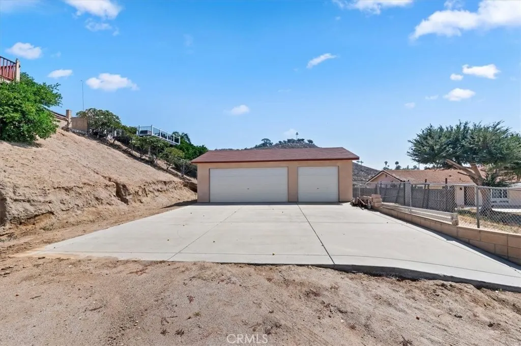 3 Car Garage & Driveway