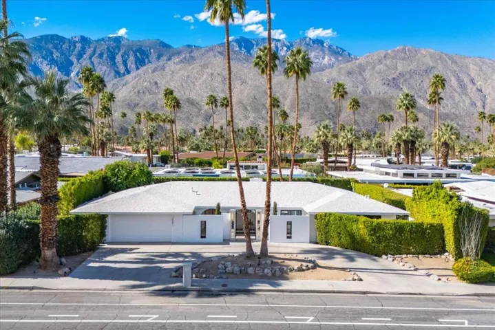 Beautifully Updated Desert Regency Home