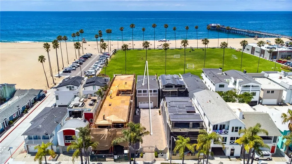 Two adjacent parcels being sold together for one price. 920 E Oceanfront and 923 E Balboa Blvd
