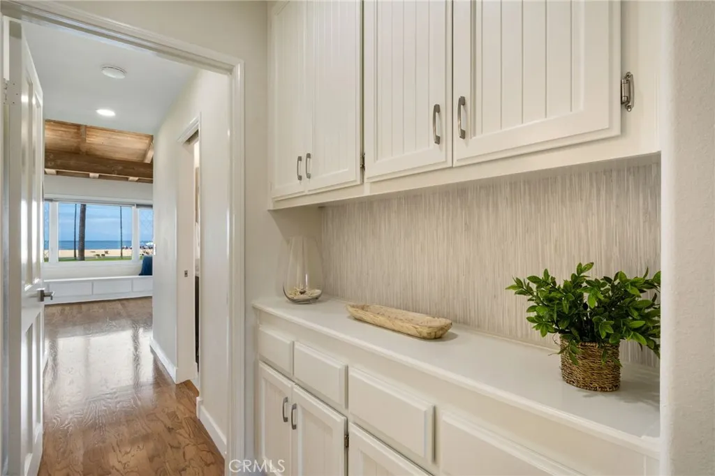 Built-in linen storage